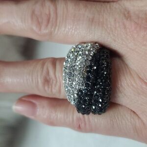 Black and clear‎ crystal stretch ring